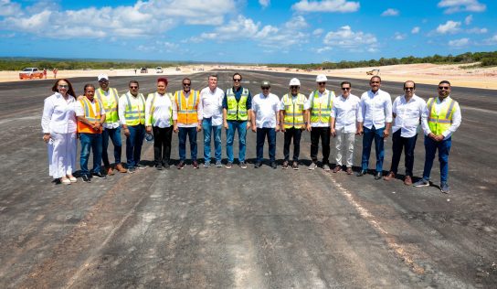Paliza supervisa avances del Aeropuerto Cabo Rojo