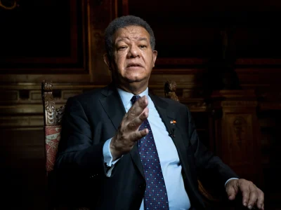 Leonel Fernández rinde homenaje a madres dominicanas