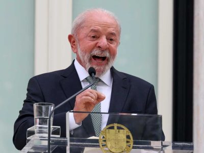 Lula critica a Flávio Bolsonaro por financiamiento de filme