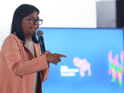 Delcy Rodríguez viaja a Países Bajos para defender los derechos de Venezuela en la disputa por el Esequibo
