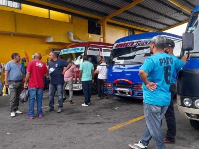 Suben precios del transporte interurbano hacia Santiago y Bonao y genera inquietud entre pasajeros