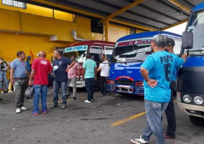 Suben precios del transporte interurbano hacia Santiago y Bonao y genera inquietud entre pasajeros