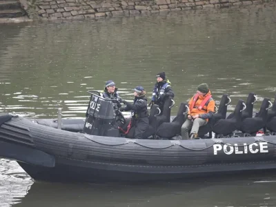 Hallan los cuerpos de tres mujeres en la costa sur de Inglaterra