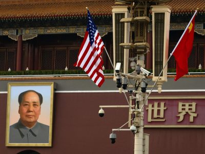 Trump llega a Pekín para su segunda visita oficial a China desde 2017