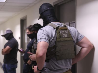 Fiscalía de Minesota acusa a agente de ICE por disparar contra migrante venezolano