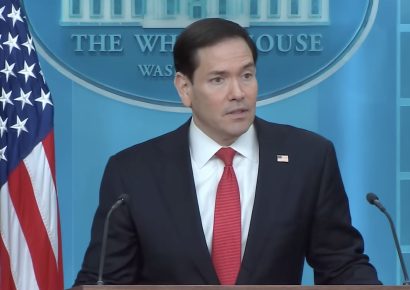 Rubio pide a China frenar acciones de Irán en Ormuz