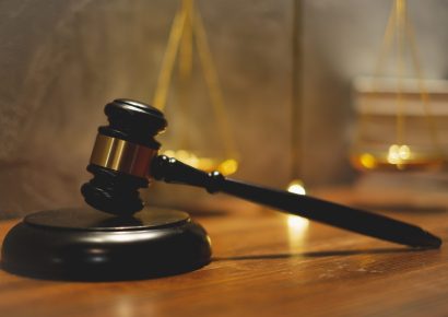 Condenan a 20 y 10 años a dos hombres por homicidio en Baní