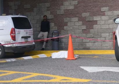 Policía Nacional investiga trágica muerte de un hombre tras caer del cuarto piso de plaza central