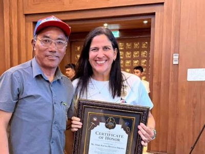 Thais Herrera recibe reconocimiento en cumbre del Everest