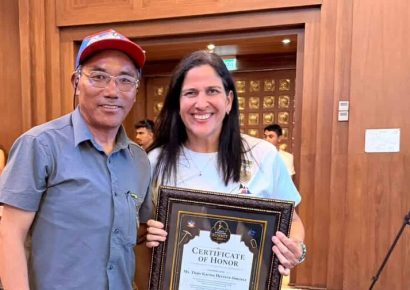 Thais Herrera recibe reconocimiento en cumbre del Everest
