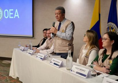 Leonel Fernández asume misión electoral de la OEA en Colombia