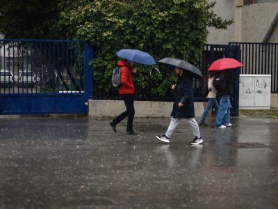 Neoyorquinos votaron en primarias bajo lluvia con fuerte pulso entre moderados y progresistas