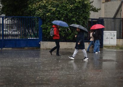 Neoyorquinos votaron en primarias bajo lluvia con fuerte pulso entre moderados y progresistas