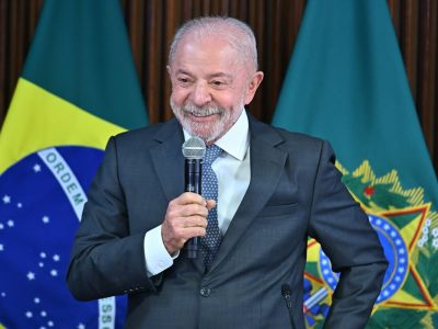 Lula amplía su ventaja sobre Flávio Bolsonaro en la carrera presidencial en Brasil, según Datafolha