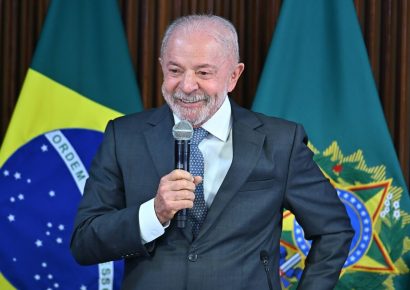 Lula amplía su ventaja sobre Flávio Bolsonaro en la carrera presidencial en Brasil, según Datafolha