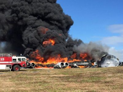 Se estrella un bombardero B-52 en California