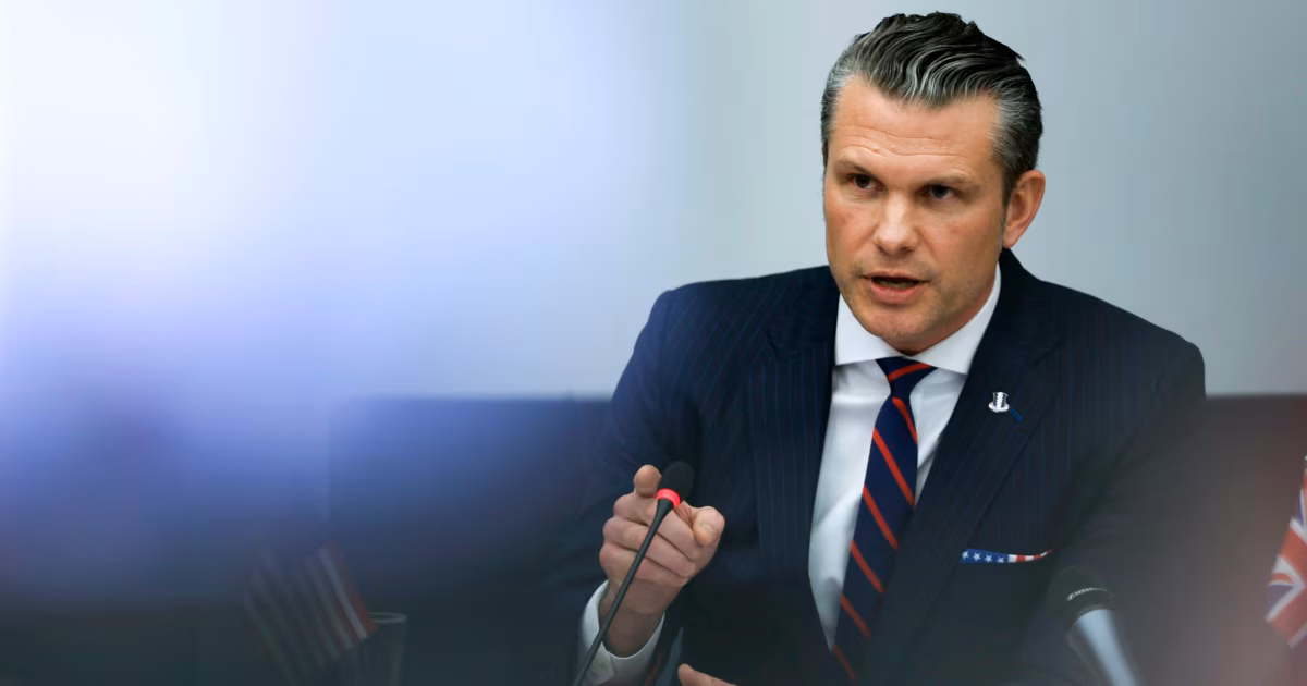El secretario de Defensa de EE. UU., Pete Hegseth, advierte de la “invasión” de migrantes en Europa y pide mayor compromiso en defensa
