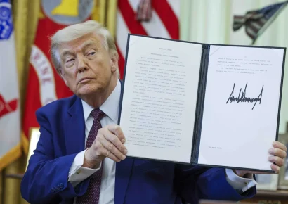 Trump firma orden que facilita despidos de empleados federales