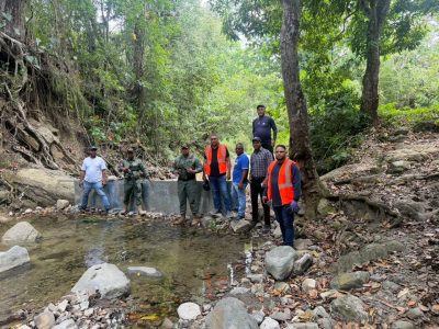 Medio Ambiente desmonta represa ilegal en río Bellaco, Santiago