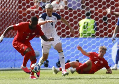 Canadá logró su primer gol en un Mundial en casa y empató 1-1 con Bosnia