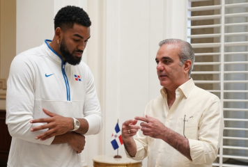 Karl-Anthony Towns conversó con Abinader y prometió traer el trofeo de la NBA a RD