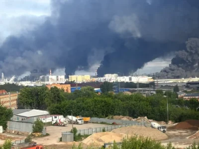 Zelenski confirma el ataque masivo con drones contra Moscú y lanza una dura advertencia: «Si arde Ucrania, arderá Moscú»