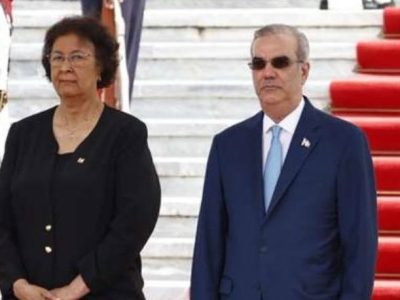 La presidenta de Surinam fue recibida por su homólogo Luis Abinader en el Palacio Nacional para iniciar su visita oficial al país