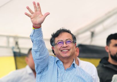 Petro se adelanta y celebra una supuesta victoria de la izquierda en las elecciones de Perú