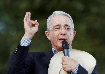 Álvaro Uribe celebra ventaja preliminar de Abelardo de la Espriella y lanza críticas al Gobierno de Petro