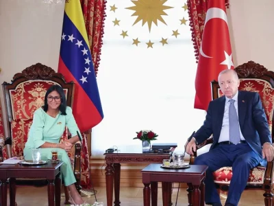Delcy Rodríguez regresa a Venezuela tras gira energética por India y Turquía