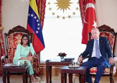 Delcy Rodríguez regresa a Venezuela tras gira energética por India y Turquía