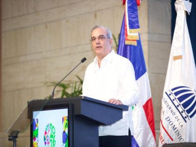 Abinader afirma que no hay turismo sostenible sin saneamiento y destaca inversiones en Punta Cana