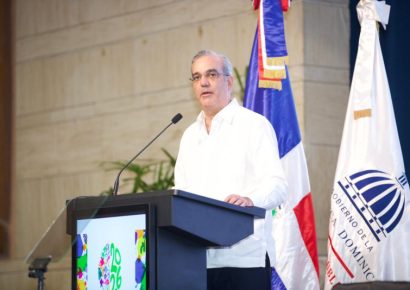 Abinader afirma que no hay turismo sostenible sin saneamiento y destaca inversiones en Punta Cana
