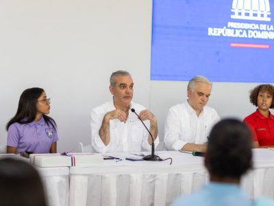 Abinader anuncia plan escolar y liceo experimental en Independencia