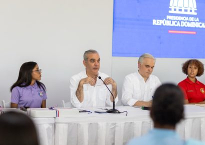 Abinader anuncia plan escolar y liceo experimental en Independencia