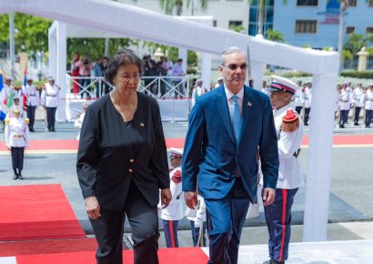 Abinader y presidenta de Surinam expresan preocupación por crisis en Haití y llaman a reforzar acciones para su estabilidad