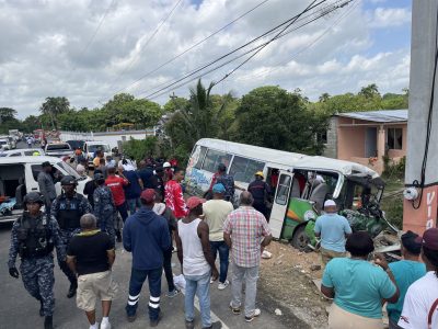 Al menos 16 personas resultaron heridas tras accidente de autobús en Hato Mayor