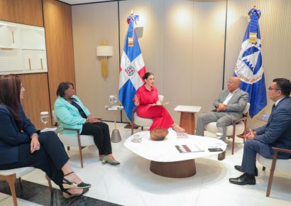 Pacheco se reúne con comitiva del Parlacen para tratar migración y ciberseguridad