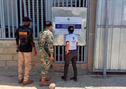 Clausuran almacén en SC por vender productos caducados y carne en descomposición; propietario detenido