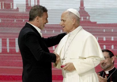 Antonio Banderas defiende el arte como alternativa a la violencia durante su encuentro con el Papa León XIV en Madrid