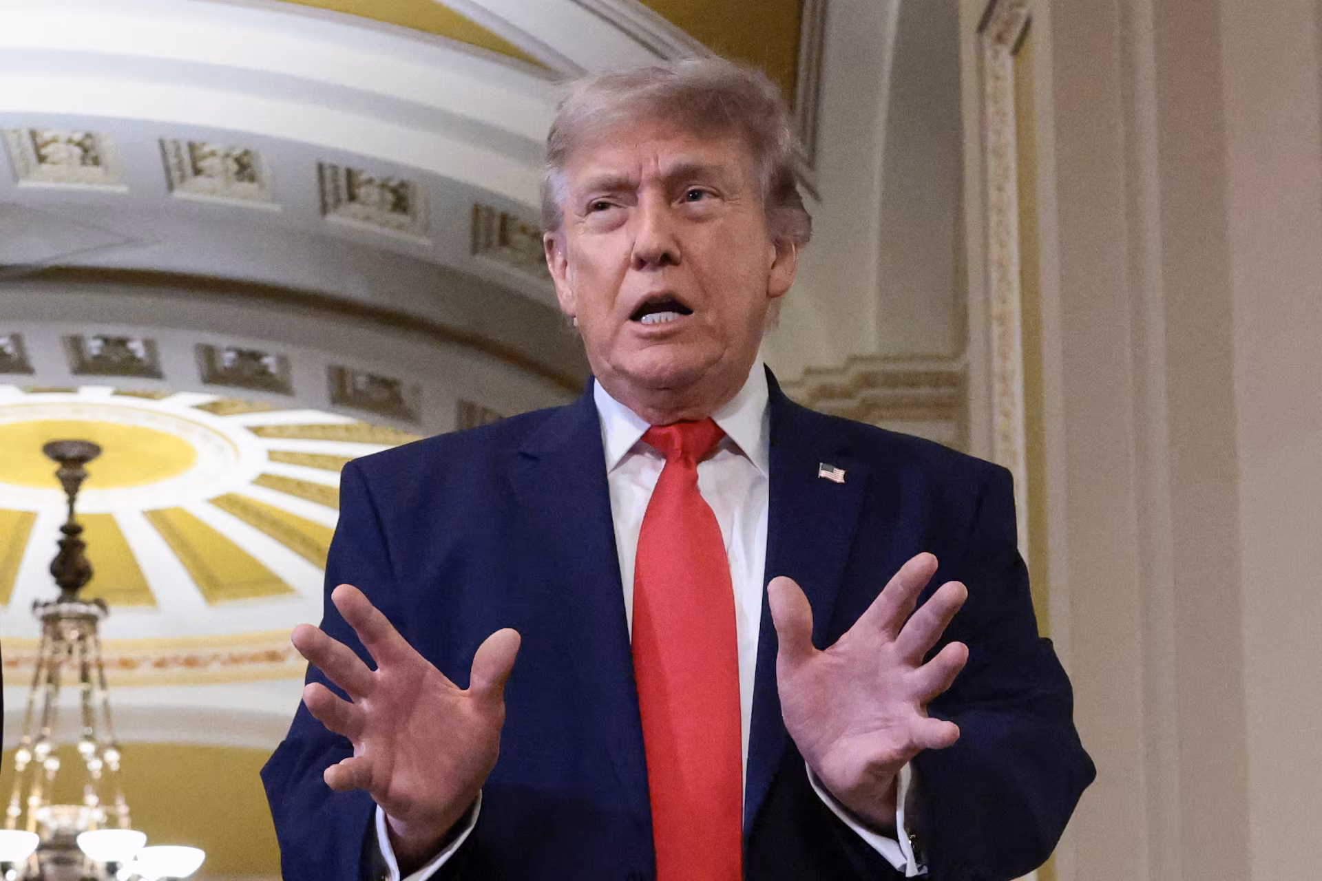 Trump regresa al Hilton y lanza discurso anticomunista tras intento de asesinato