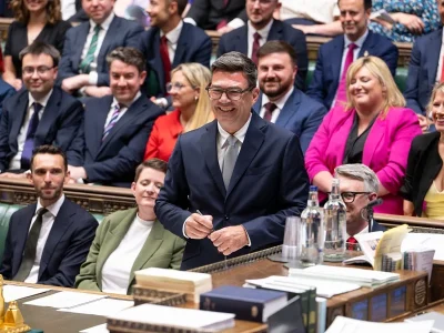 Andy Burnham empieza a preparar su equipo ante una posible llegada al liderazgo laborista británico