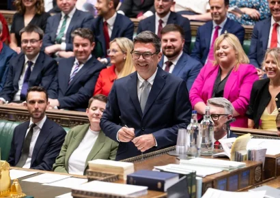 Andy Burnham empieza a preparar su equipo ante una posible llegada al liderazgo laborista británico