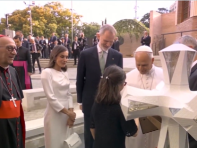 Valentina emocionó a los Reyes y al Papa con su maqueta de la Sagrada Familia