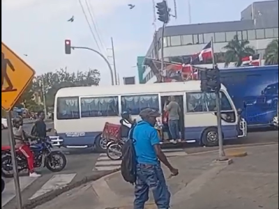 Hombre amenazó con arma blanca a agentes del Metro en Centro de los Héroes