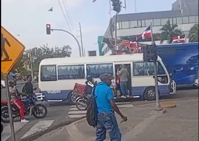 Hombre amenazó con arma blanca a agentes del Metro en Centro de los Héroes