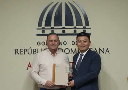 Delegación china muestra interés en impulsar la mecanización agrícola en RD