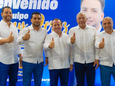 PRM juramentó a Danny Pérez y su equipo en El Higüerito, Espaillat