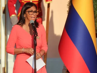 Delcy Rodríguez lanza línea 0800-Extorsión contra sobornos