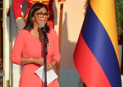 Delcy Rodríguez lanza línea 0800-Extorsión contra sobornos